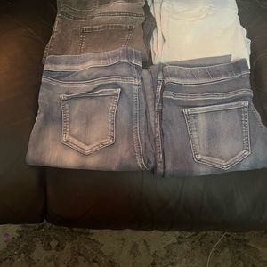 4 pairs of no boundaries size XL 15-17 jeans stretch